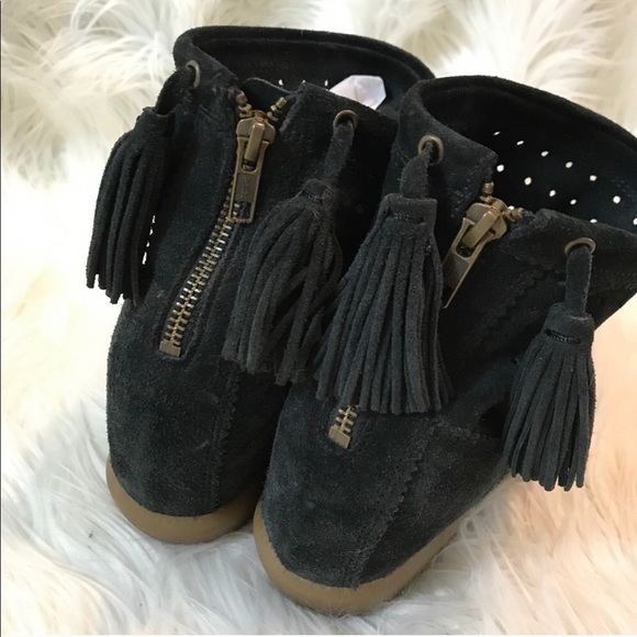 Black Isabel Marant suede booties - Picture 2 of 4